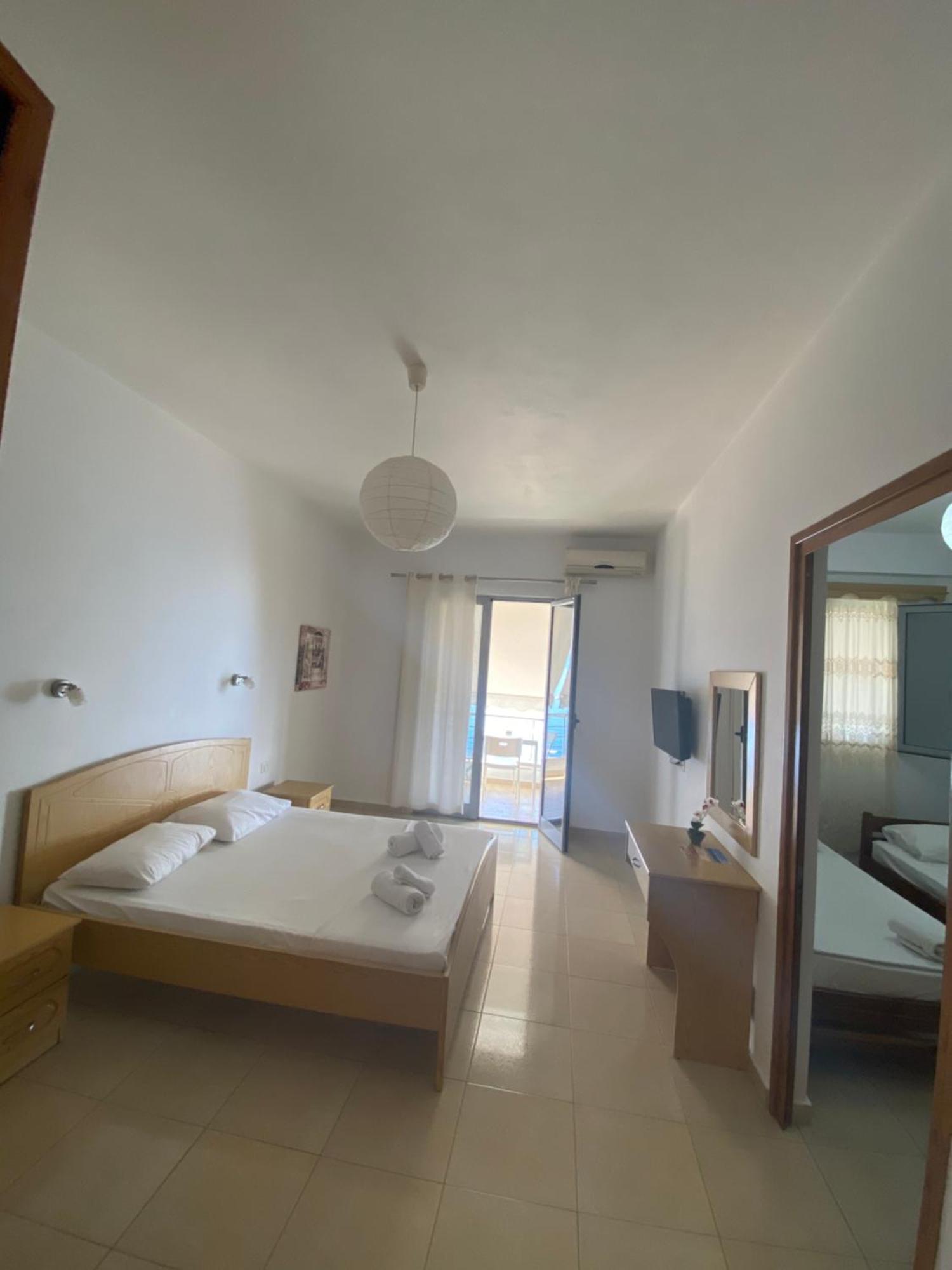 Blue Sea Apartments Qeparo Luaran gambar