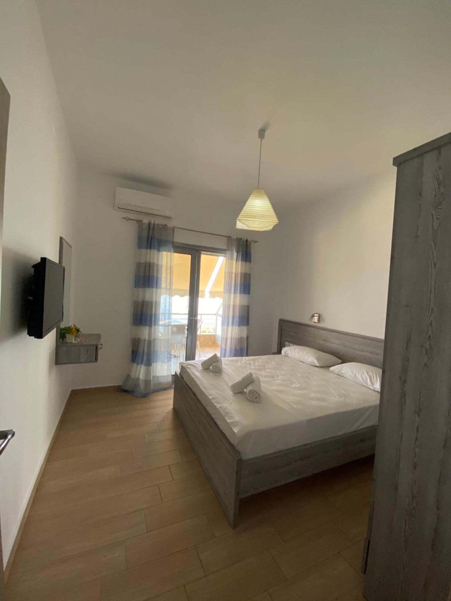 Blue Sea Apartments Qeparo Luaran gambar