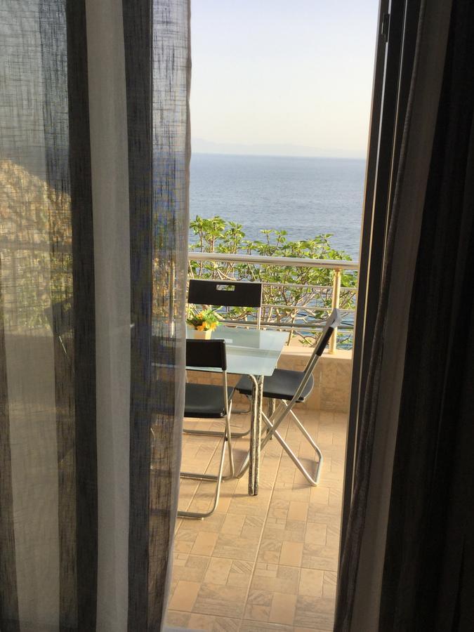 Blue Sea Apartments Qeparo Luaran gambar
