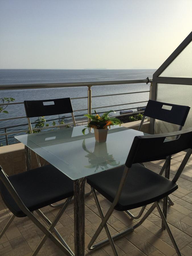 Blue Sea Apartments Qeparo Luaran gambar