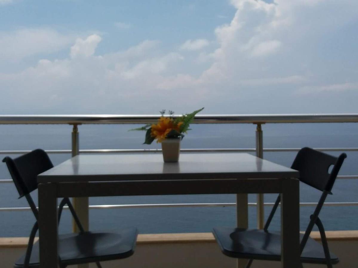 Blue Sea Apartments Qeparo Luaran gambar